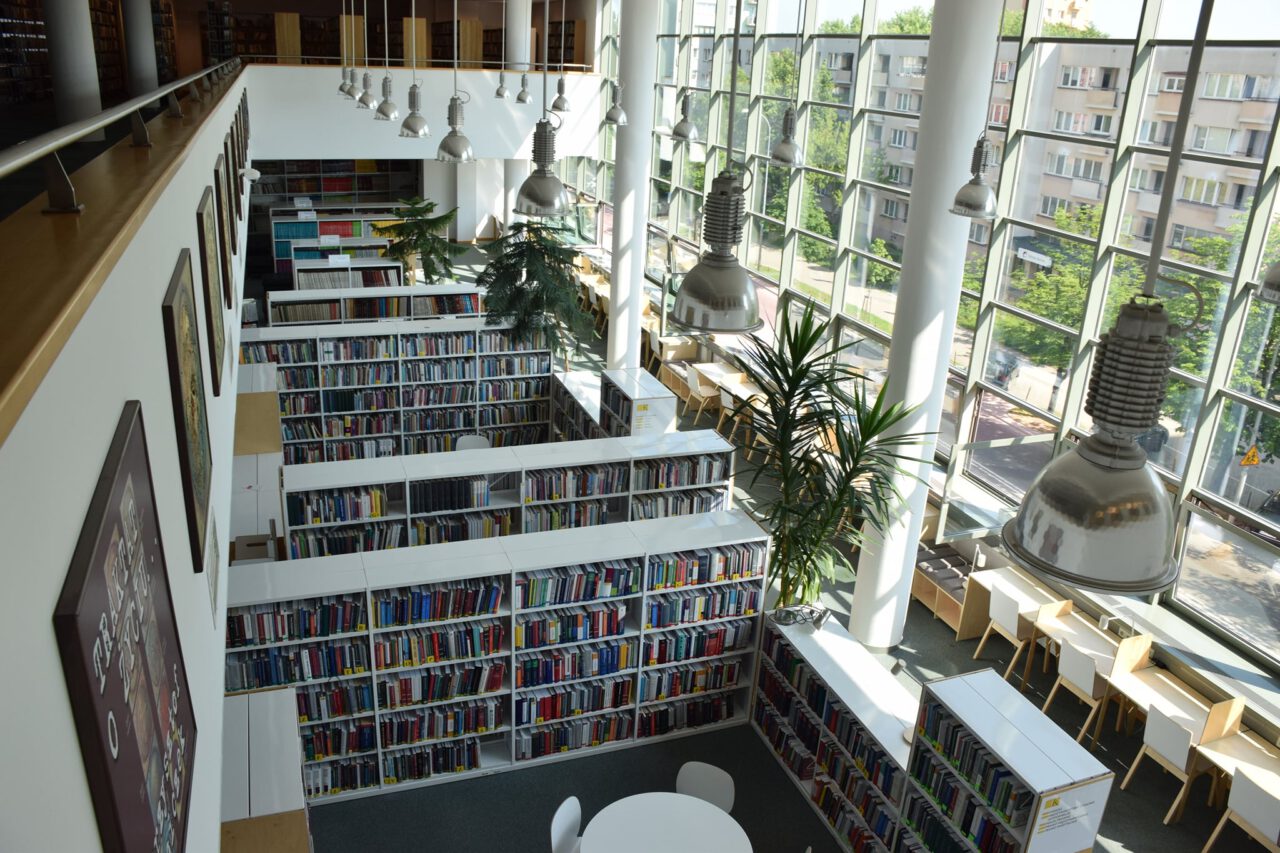 Ilustracja do artykułu Zmiana godzin otwarcia biblioteki 5, 7 i 8 kwietnia