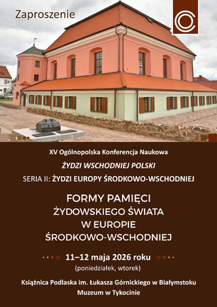 Plakat informacyjny z dużym napisem „Zaproszenie” w lewym górnym rogu. Na górze dominuje szerokie zdjęcie historycznego budynku w jasnym, łososiowym kolorze z pomarańczowym dachem i rzędami okien, najprawdopodobniej jest to Muzeum w Tykocinie lub inny budynek z Podlasia. Poniżej, na ciemnobrązowym tle, znajdują się kluczowe informacje: Tytuł Konferencji („XV Ogólnopolska Konferencja Naukowa Żydzi Wschodniej Polski. Seria II: Żydzi Europy Środkowo-Wschodniej”), jej główny temat („FORMY PAMIĘCI ŻYDOWSKIEGO ŚWIATA W EUROPIE ŚRODKOWO-WSCHODNIEJ”), data (11–12 maja 2026 roku) oraz miejsca obrad (Książnica Podlaska w Białymstoku i Muzeum w Tykocinie).