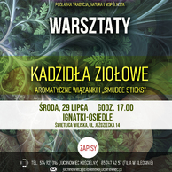 Plakat zapowiadający warsztaty „Kadzidła ziołowe – aromatyczne wiązanki i smudge sticks”. Wydarzenie odbędzie się w środę, 29 lipca o godz. 17:00 w Świetlicy Wiejskiej w Ignatkach-Osiedlu (ul. Jeździecka 14). Plakat zawiera zielone tło z roślinnym wzorem, sekcję z danymi do zapisów oraz informację o limitowanej liczbie miejsc. Na dole zamieszczono logotypy Ministerstwa Kultury i Dziedzictwa Narodowego, NCK oraz partnerów cyklu.