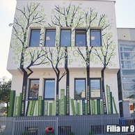 Mural po zdjęciu rusztowań.