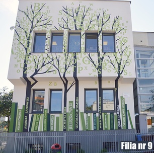 Mural po zdjęciu rusztowań.